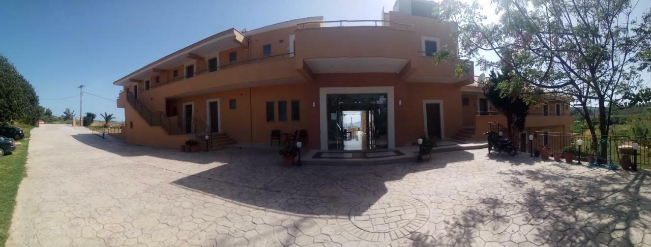 Finiki Plaza Aparthotel Methoni  Exterior photo